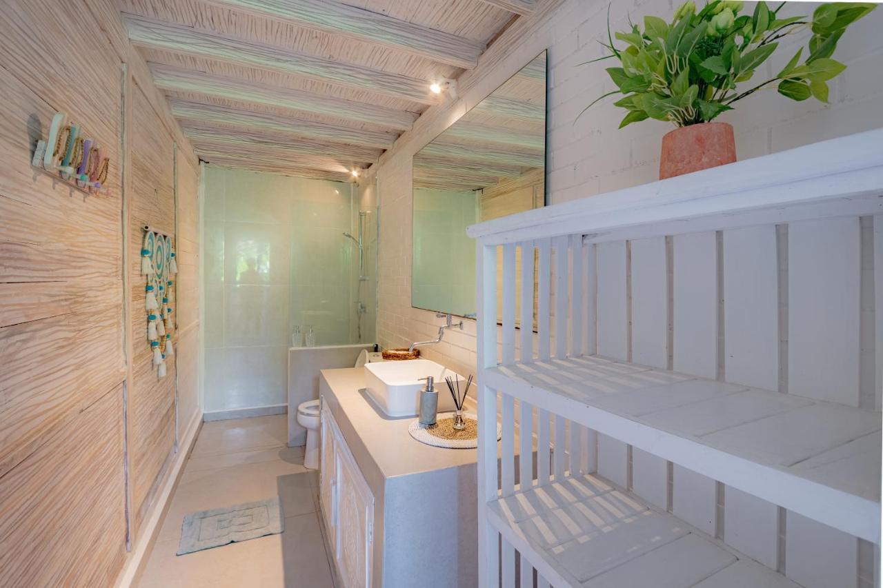 Seminyak Beach Hut Aparthotel Ngoại thất bức ảnh
